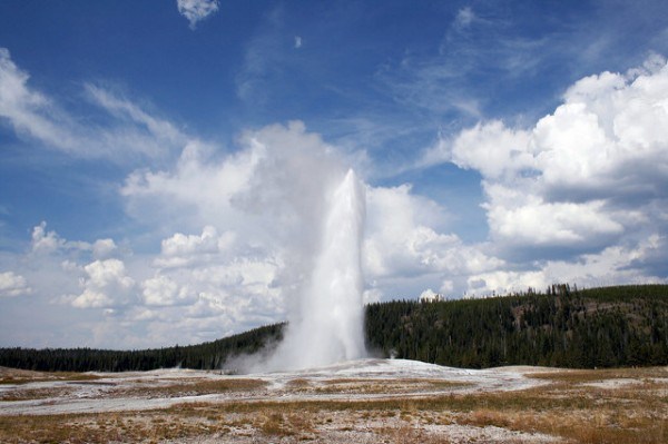 Old faithful yellowstone national parks