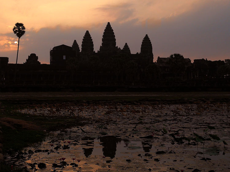 Відвідайте Ангкор-Ват на світанку