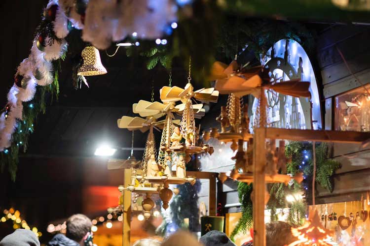 احتفلت أسواق عيد الميلاد في ألمانيا بتقاليد عمرها قرون. تصوير فولدا للسياحة