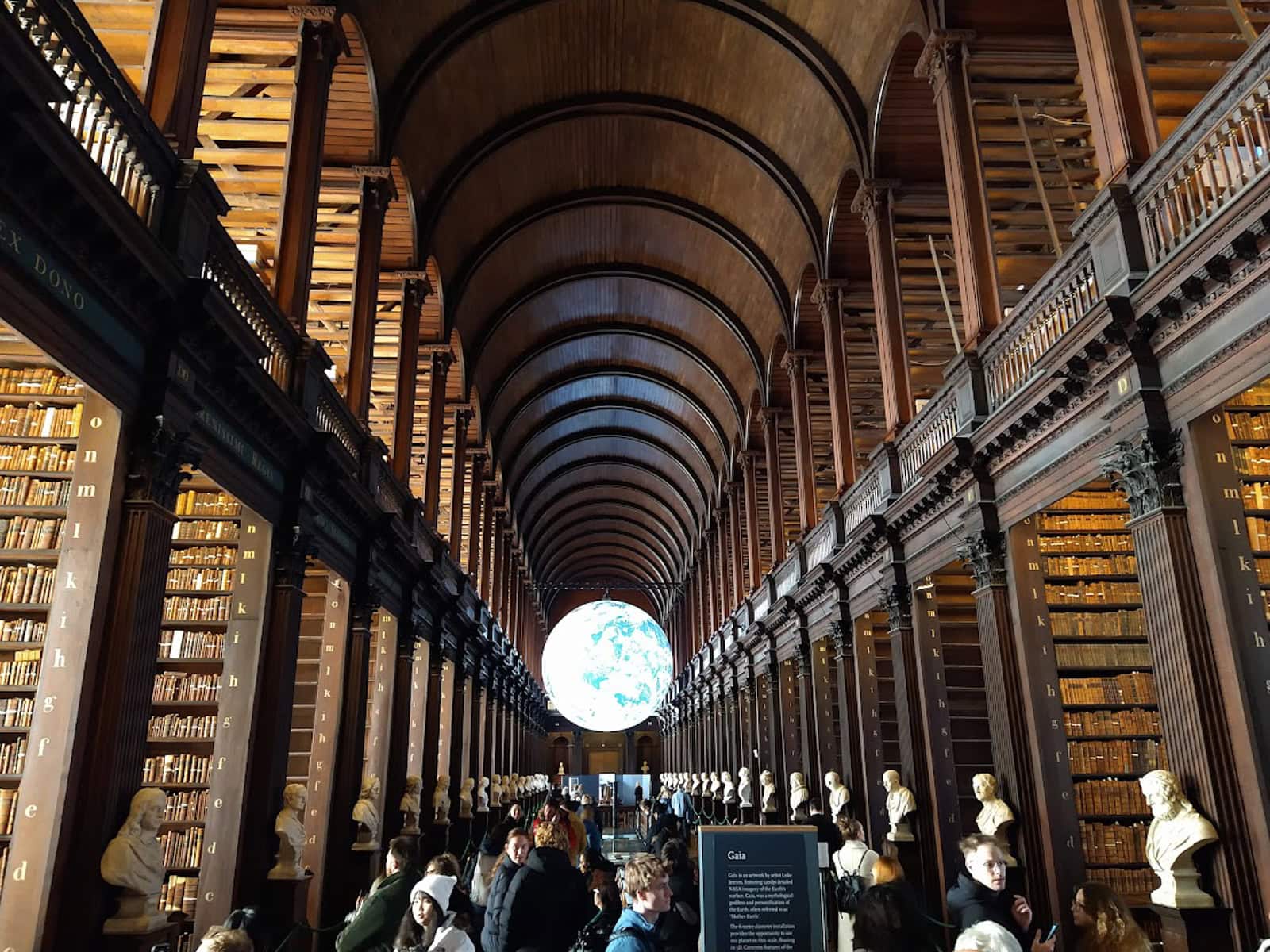 Dublín según el libro: bibliotecas y libaciones